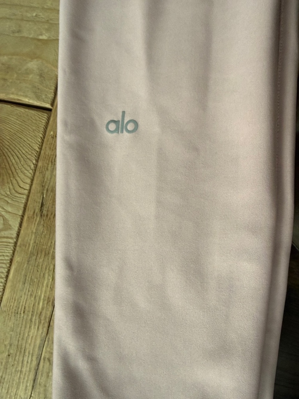 Alo -ladies  medium High-Waist Leggings - Light Pink - Picture 3 of 3